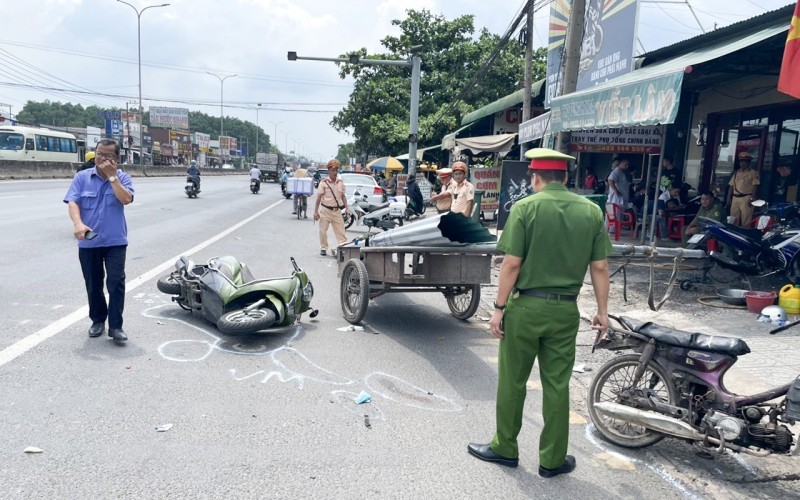 An ninh - Hình sự - Tạm giữ tài xế ba gác chở tôn chạy ngược chiều, gây tai nạn chết người