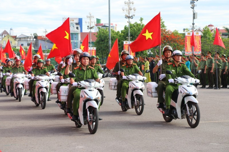 Sự kiện - Mãn nhãn cảnh sát cơ động biểu diễn tuyệt kỹ trong trấn áp tội phạm