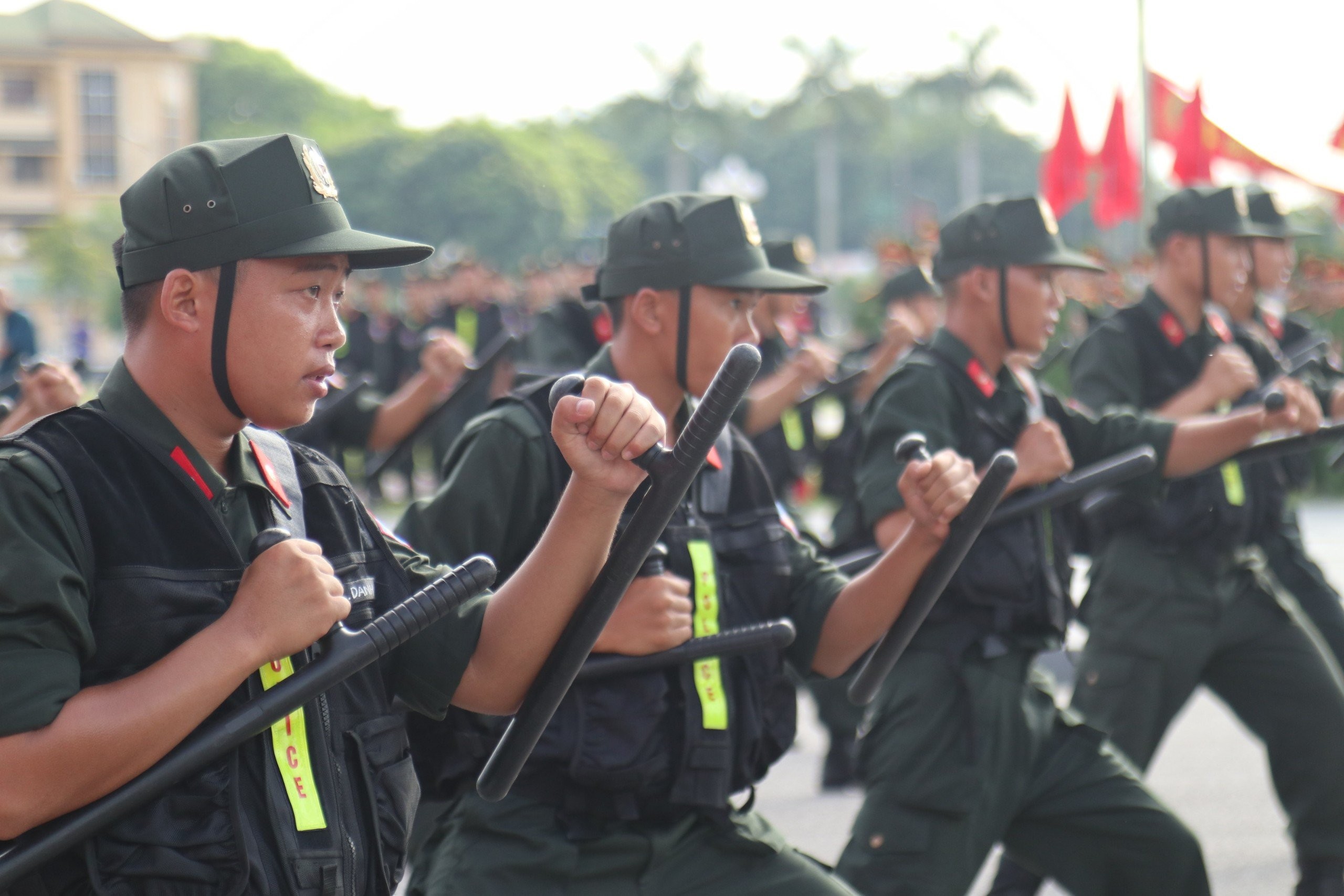 Sự kiện - Mãn nhãn cảnh sát cơ động biểu diễn tuyệt kỹ trong trấn áp tội phạm (Hình 4).