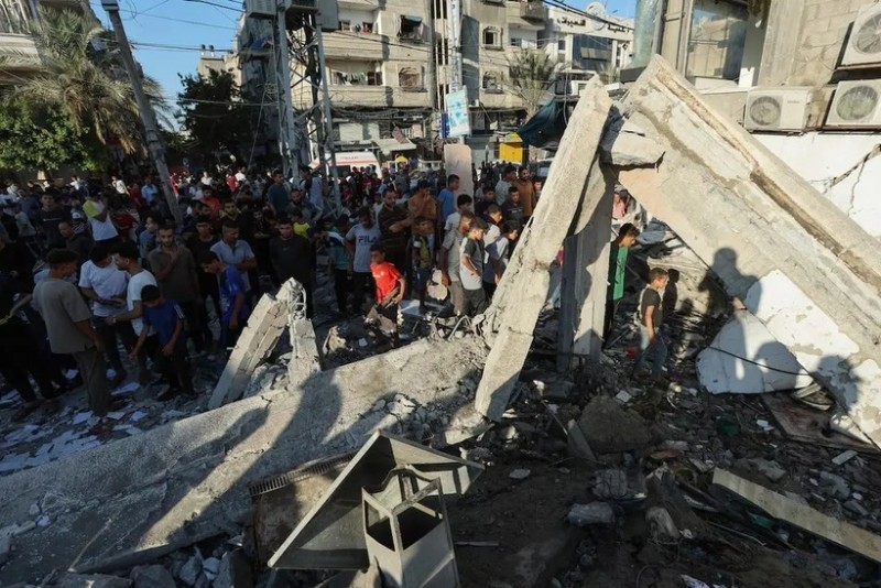 Hiện trường trại tị nạn Al-Nuseirat sau vụ không kích của Israel.