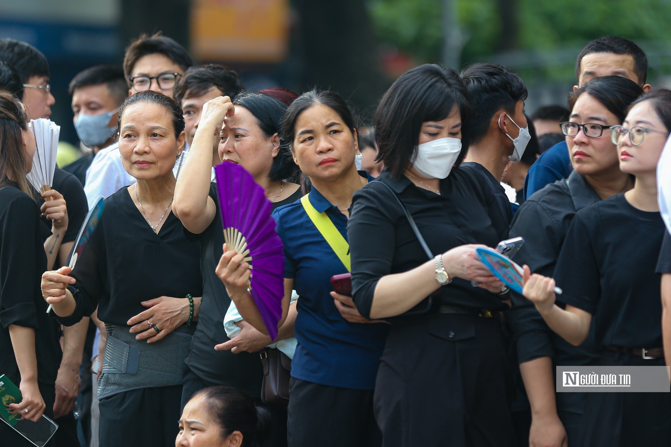 Dòng người nối dài chờ viếng Tổng Bí thư Nguyễn Phú Trọng- Ảnh 4.