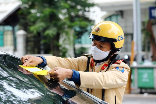 Lỗi vi phạm giao thông nào sẽ bị trừ điểm giấy phép lái xe ô tô theo đề xuất mới?- Ảnh 1.