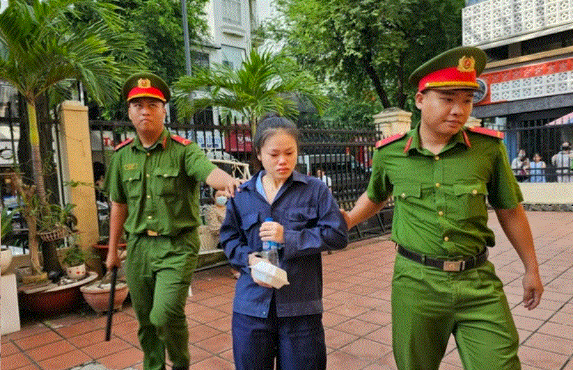 9 năm tù cho cô gái bắt cóc 2 cháu bé trên phố đi bộ- Ảnh 1. 9 năm tù cho cô gái bắt cóc 2 cháu bé trên phố đi bộ- Ảnh 1.
