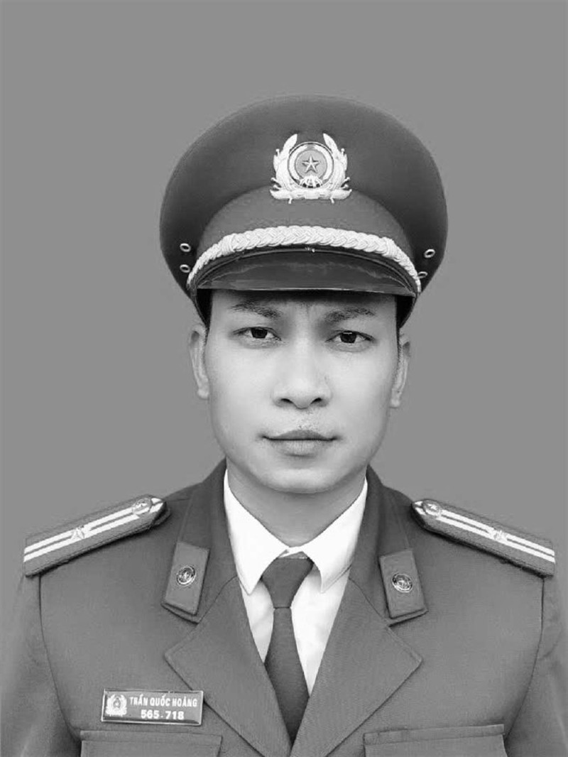 Thiếu tá hy sinh khi làm nhiệm vụ phòng, chống bão Yagi
- Ảnh 1. Thiếu tá hy sinh khi làm nhiệm vụ phòng, chống bão Yagi
- Ảnh 1.