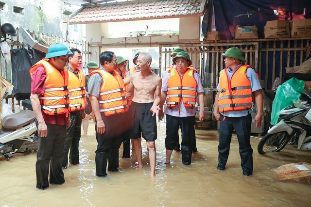 Thủ tướng: Đặt tính mạng, an toàn, sức khỏe của người dân lên trên hết- Ảnh 2.