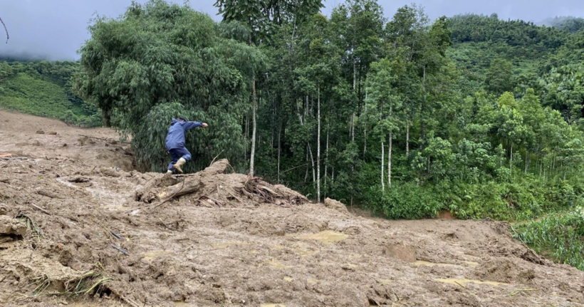 Toàn bộ 35 ngôi nhà thôn Làng Nủ, xã Phúc Khánh bị vùi lấp hoàn toàn . (Ảnh: Báo Lào Cai)