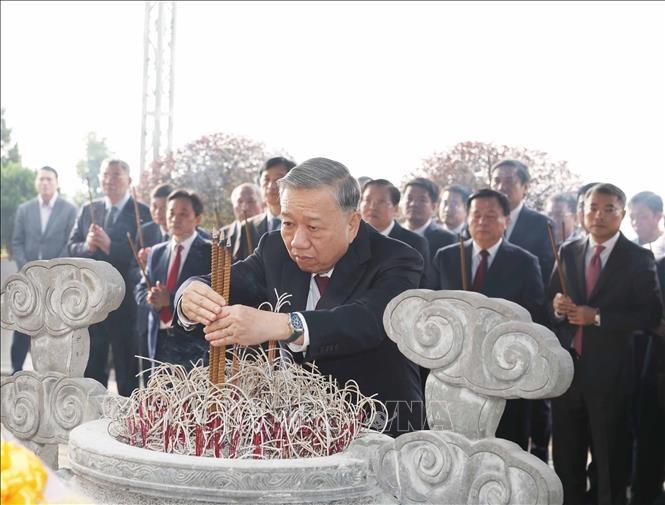 Tổng Bí thư Tô Lâm dâng hương tại Khu di tích Ngã ba Đồng Lộc- Ảnh 4.