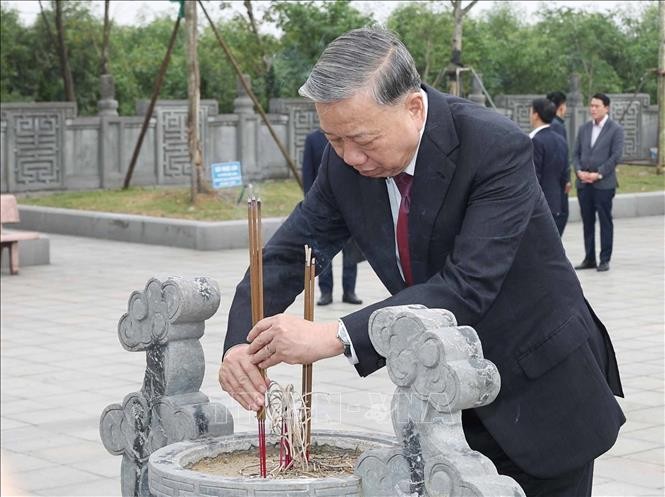 Tổng Bí thư Tô Lâm dâng hương tại Khu di tích Ngã ba Đồng Lộc- Ảnh 5.