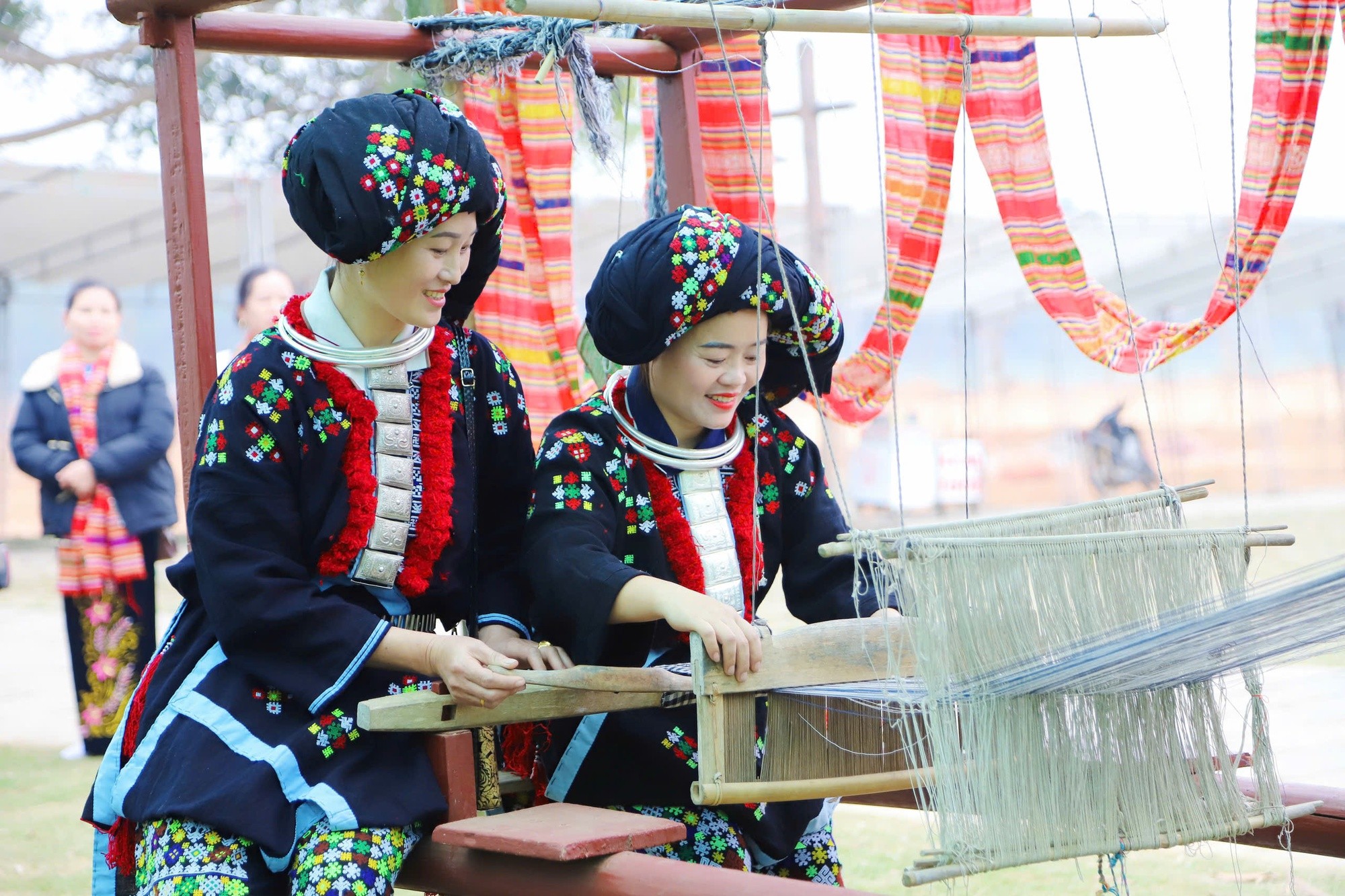 Vun đắp tình đoàn kết, gắn bó giữa các dân tộc- Ảnh 4. Vun đắp tình đoàn kết, gắn bó giữa các dân tộc- Ảnh 4.