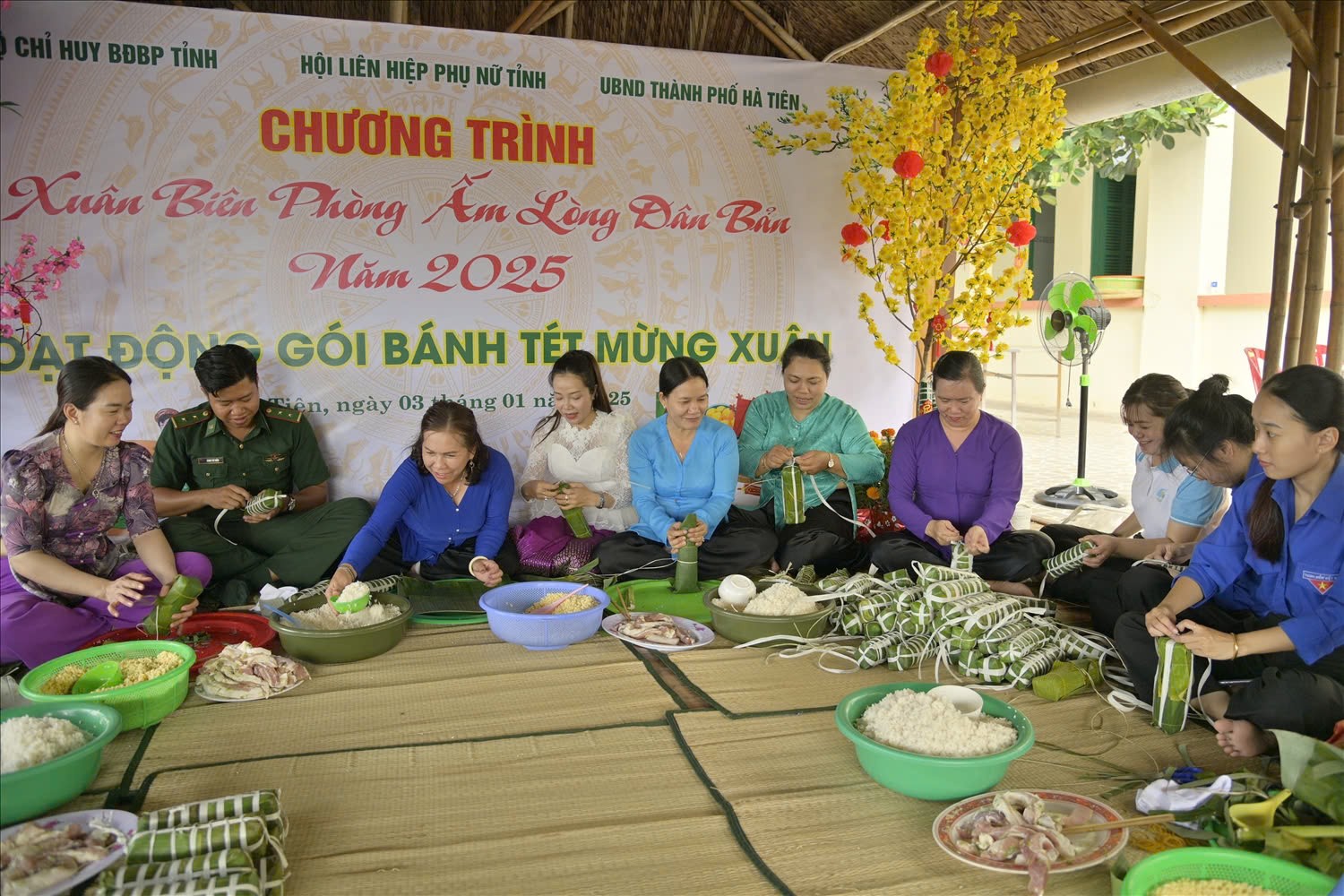 Nghĩa tình quân dân trong dịp Tết đến, Xuân về ở Tây Nam Bộ- Ảnh 2. Nghĩa tình quân dân trong dịp Tết đến, Xuân về ở Tây Nam Bộ- Ảnh 2.