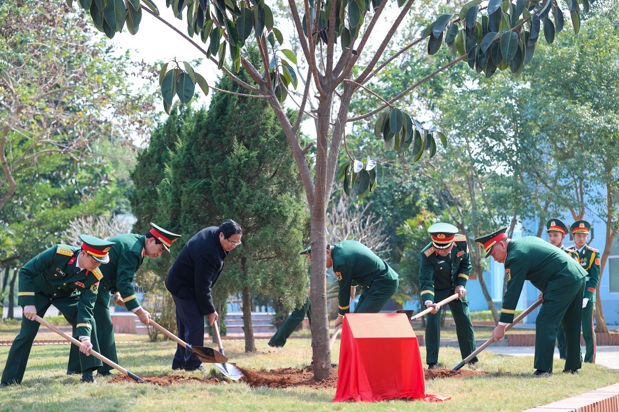 Thủ tướng chúc Tết và kiểm tra công tác ứng trực tại một số đơn vị quân đội, công an- Ảnh 13. Thủ tướng chúc Tết và kiểm tra công tác ứng trực tại một số đơn vị quân đội, công an- Ảnh 13.