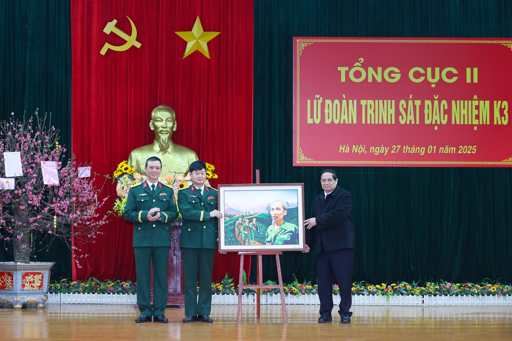 Thủ tướng chúc Tết và kiểm tra công tác ứng trực tại một số đơn vị quân đội, công an- Ảnh 11. Thủ tướng chúc Tết và kiểm tra công tác ứng trực tại một số đơn vị quân đội, công an- Ảnh 11.