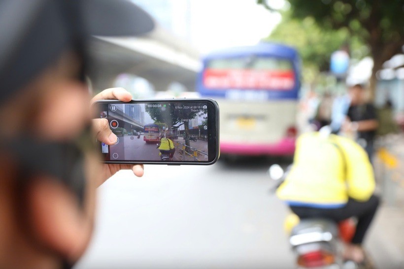 Việc quay phim, chụp hình, livestream là quyền của công dân, nhưng cần được thực hiện một cách có trách nhiệm và tuân thủ pháp luật. Ảnh minh họa