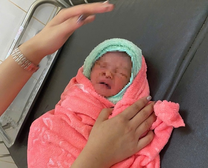 Thông tin gây sốc về vụ việc phát hiện trẻ sơ sinh bị bỏ rơi trên rẫy vắng - Ảnh 1.