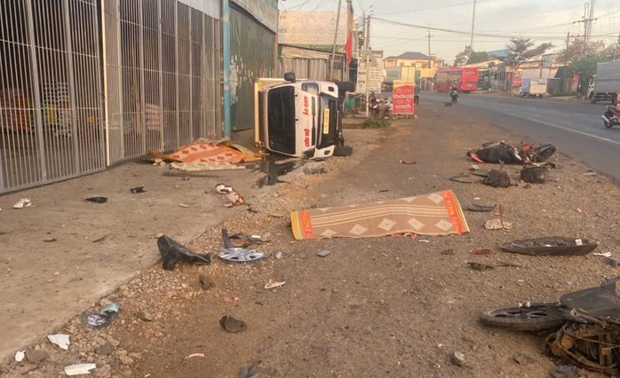 Lâm Đồng: Nhiều xe tông liên hoàn làm 3 người tử vong - Ảnh 1.