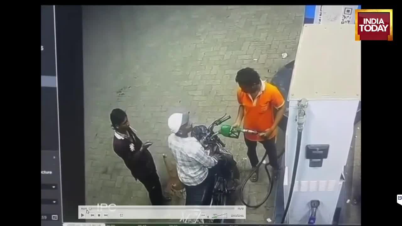 bi-cam-hut-thuoc-tai-tram-xang-nguoi-dan-ong-cham-lua-dot-xe-may-1772007730.mp4