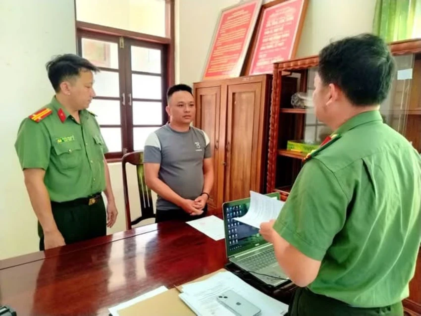 Ông Võ Quốc Toại tại cơ quan công an. Ảnh: C.A đánh cá.jpg