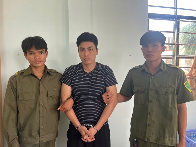 Bắt đối tượng dùng hung khí tấn công cha mẹ vợ cũ -0