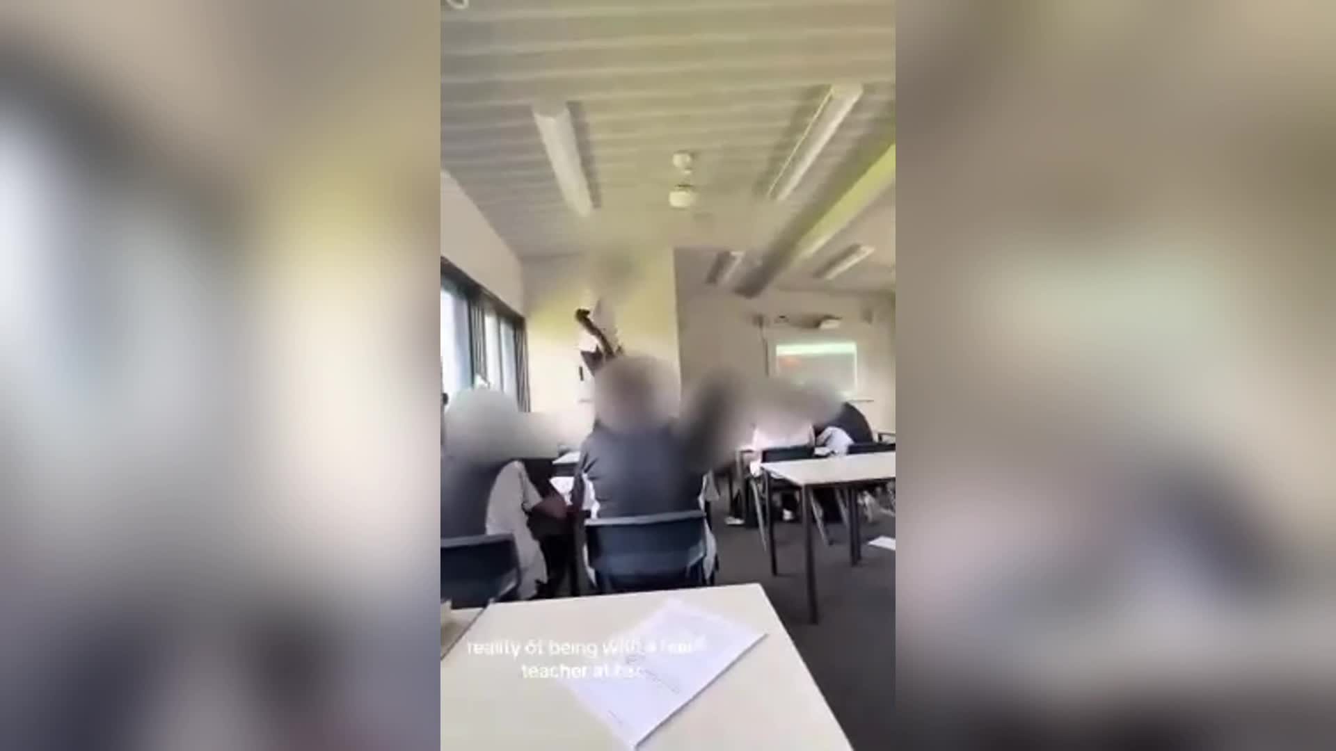 5-hoc-sinh-quay-co-giao-de-quay-roi-trong-clip-chan-dong-australia-znewsvn-1773719708.mp4