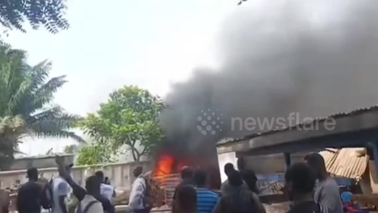 may-bay-roi-xuong-truong-mam-non-tai-ghana-2-nguoi-thiet-mang-1773807614.mp4