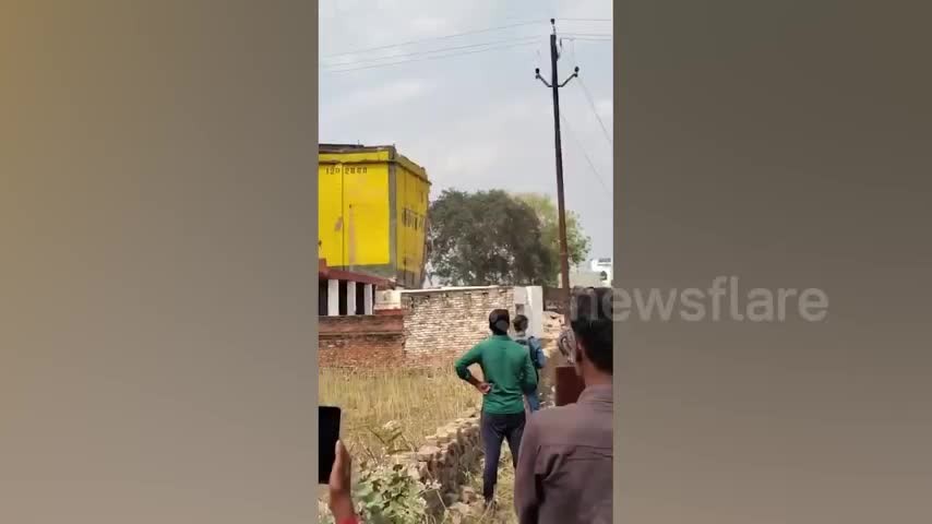 sap-kho-lanh-4-cong-nhan-tu-vong-12-nguoi-bi-thuong-1774445463.mp4