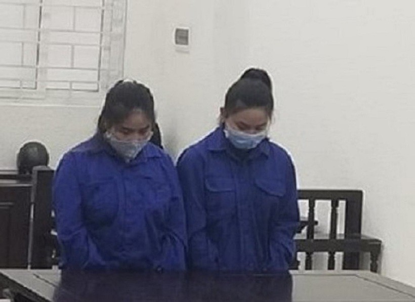 2 "tú bà" tại phiên xét xử. Ảnh: Tiền Phong