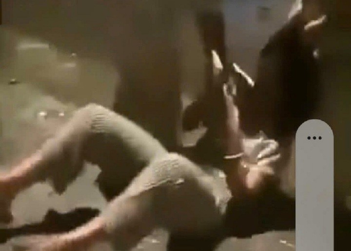 Nữ sinh bị đánh hội đồng.