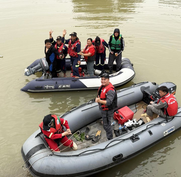 Đội cứu hộ 0 đồng Phú Thọ dừng việc tìm kiếm khi nghe thông tin 3 mẹ con bắt taxi đi Thái Nguyên chứ không phải gieo mình xuống sông.