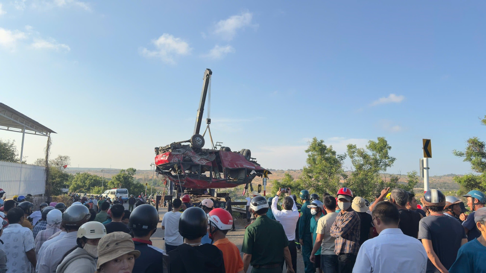 Kết quả đo nồng độ cồn và ma túy của tài xế vụ xe khách lao xuống vực làm 4 người tử vong- Ảnh 2.