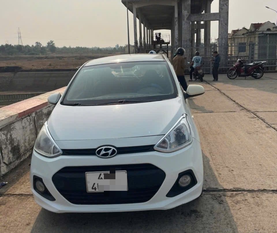 Nam thanh niên để lại ô tô , nghi nhảy hồ tự tử ở Đắk Lắk - Ảnh 1.