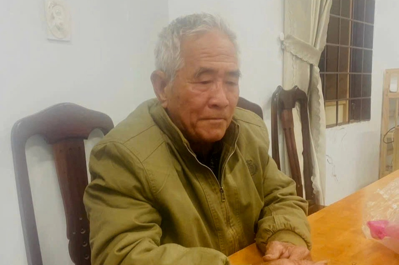 bat-nghi-can-75-tuoi-giao-cau-voi-tre-em-tron-truy-na-12-nam-dspl-1-1778216778.png