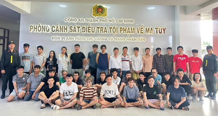 cong-an-tphcm-bat-ca-si-long-nhat-son-ngoc-luong-dspl-2-1779255103.png