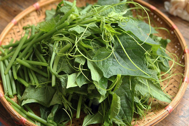 loai-rau-dang-vao-mua-tai-viet-nam-duoc-vi-nhu-rau-rau-rong-voi-phan-rau-xoan-dac-trung-dspl-1-1779374905.png