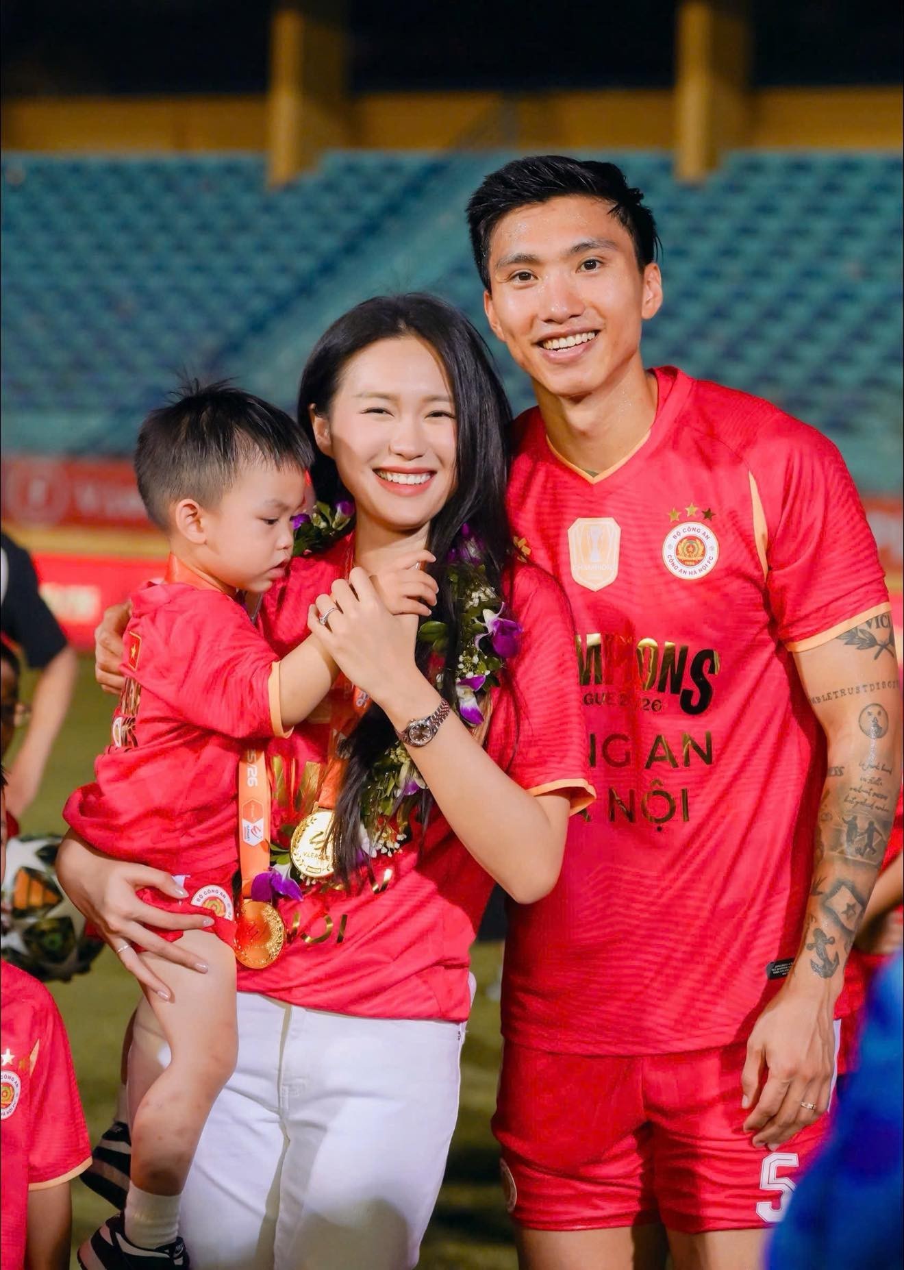 sau-nhieu-song-gio-bua-vay-van-hau-van-tinh-cam-goi-vo-la-22thoc-oi22-giua-san-hang-day-anh-2-1780297016.jpg