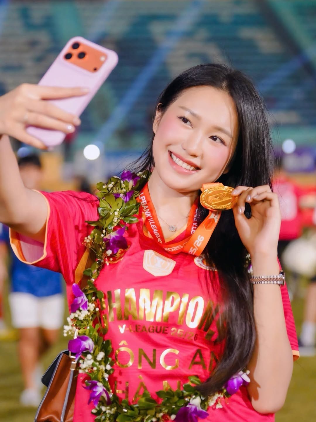 sau-nhieu-song-gio-bua-vay-van-hau-van-tinh-cam-goi-vo-la-22thoc-oi22-giua-san-hang-day-anh-4-1780297016.jpg