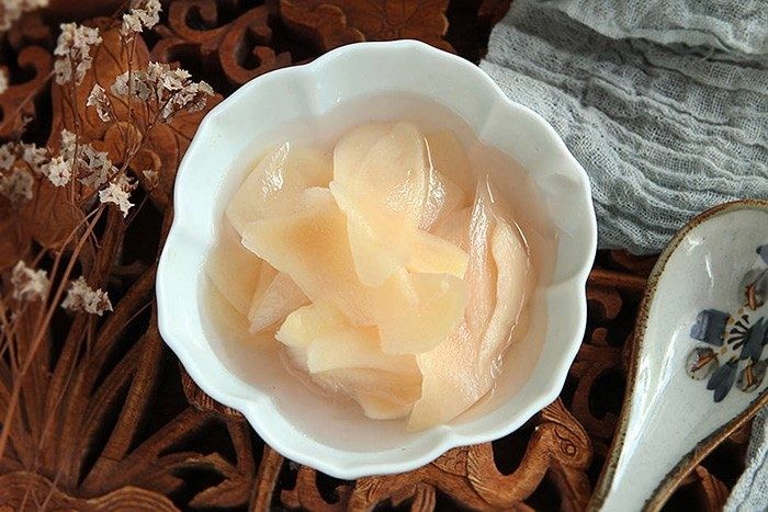 tuyet-chieu-lam-gung-ngam-chua-ngot-thom-ngon-don-gian-an-voi-sushi-khong-the-che-vao-dau-duoc-d083746a301e4e759222b5ee36a6d443-1622065427-174-width700height467-1780911908.jpg