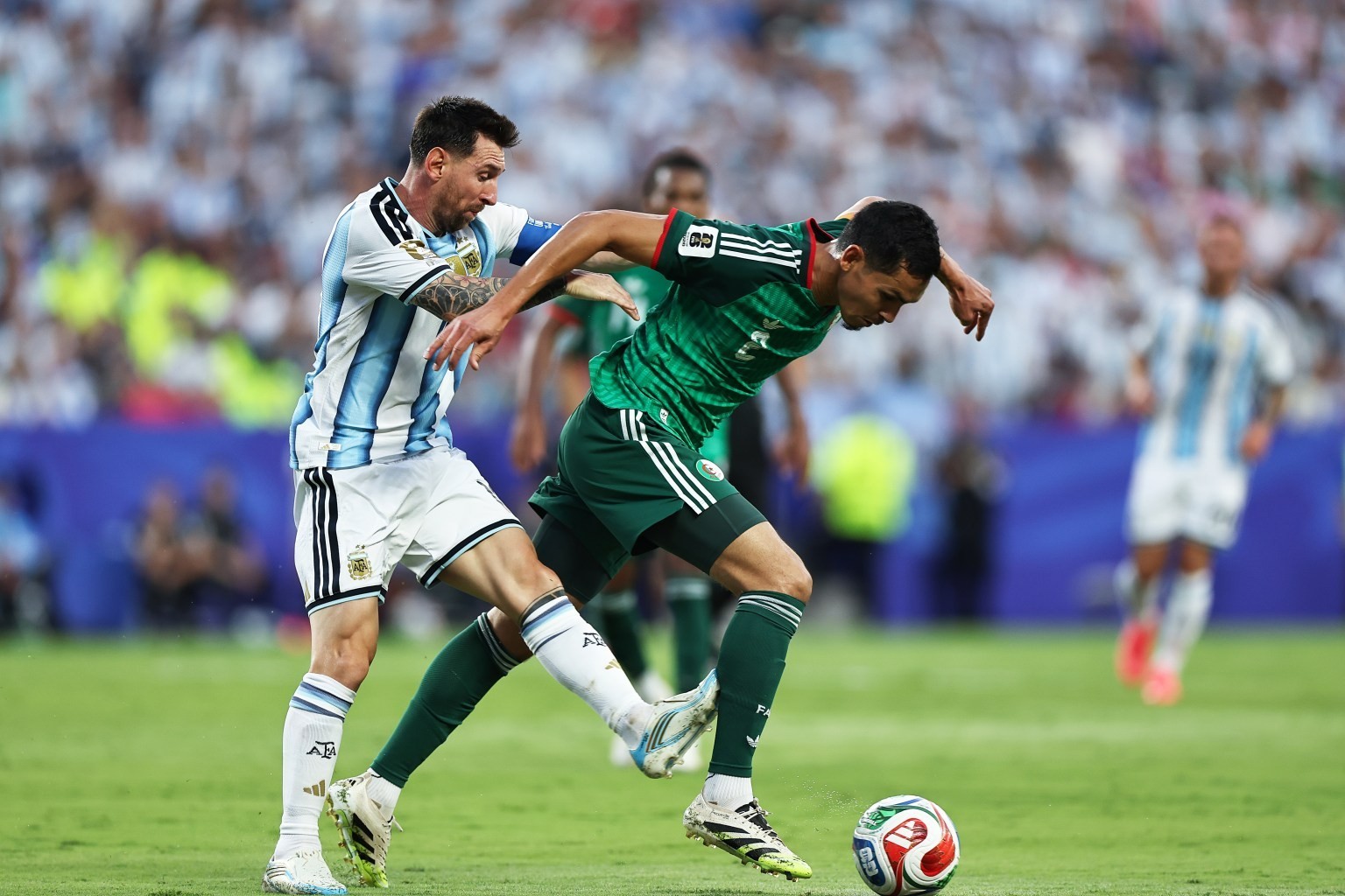 cang-nhat-luc-nay-algeria-kien-fifa-vi-thien-vi-lionel-messi-anh-1-1781925993.jpg