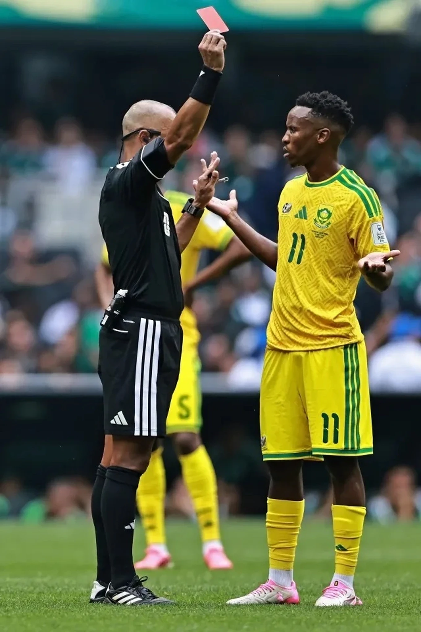 cang-nhat-luc-nay-algeria-kien-fifa-vi-thien-vi-lionel-messi-anh-1781926092.webp