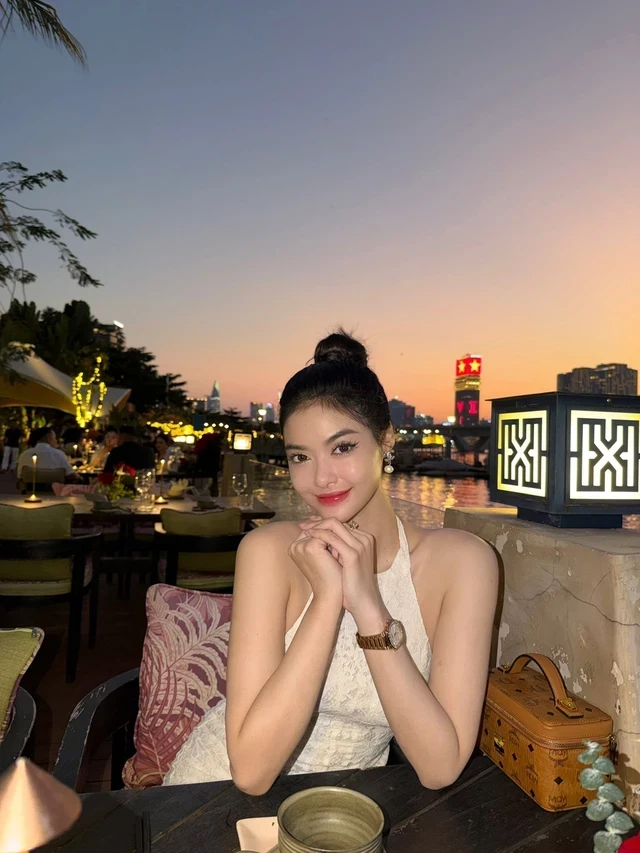 lona-kieu-loan-va-ngoc-loan-tung-clip-giong-het-nhau-22so-ke22-do-dam-dang-anh-4-1782713019.webp