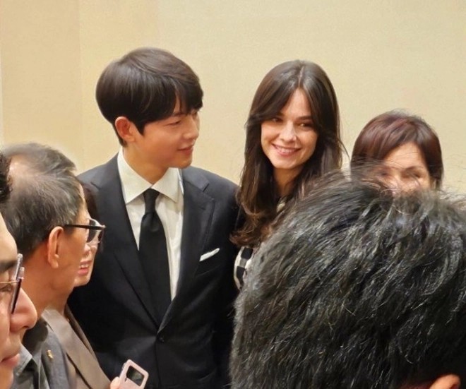 rung-dong-nghi-van-song-joong-ki-ly-hon-lan-2-su-nghiep-lan-tinh-duyen-deu-cham-day-2-1784015970.jpg