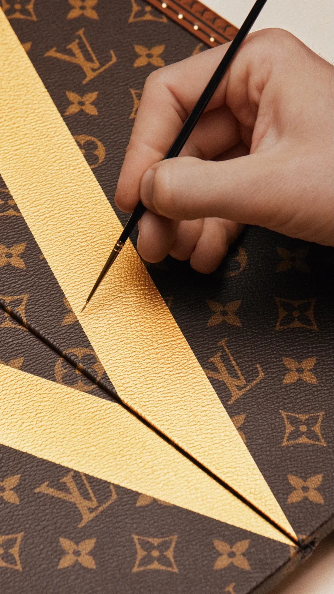 the-making-of-the-louis-vuitton-fifa-world-cup-2026-trophy-trunk2-1784017168.webp
