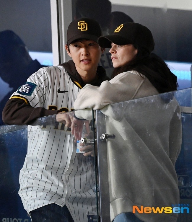 nghi-van-song-joong-ki-ly-hon-lan-2-lo-loat-bang-chung-gia-truong-va-tho-lo-khien-hai-nguoi-vo-22thao-chay22-1-1784187589.jpg
