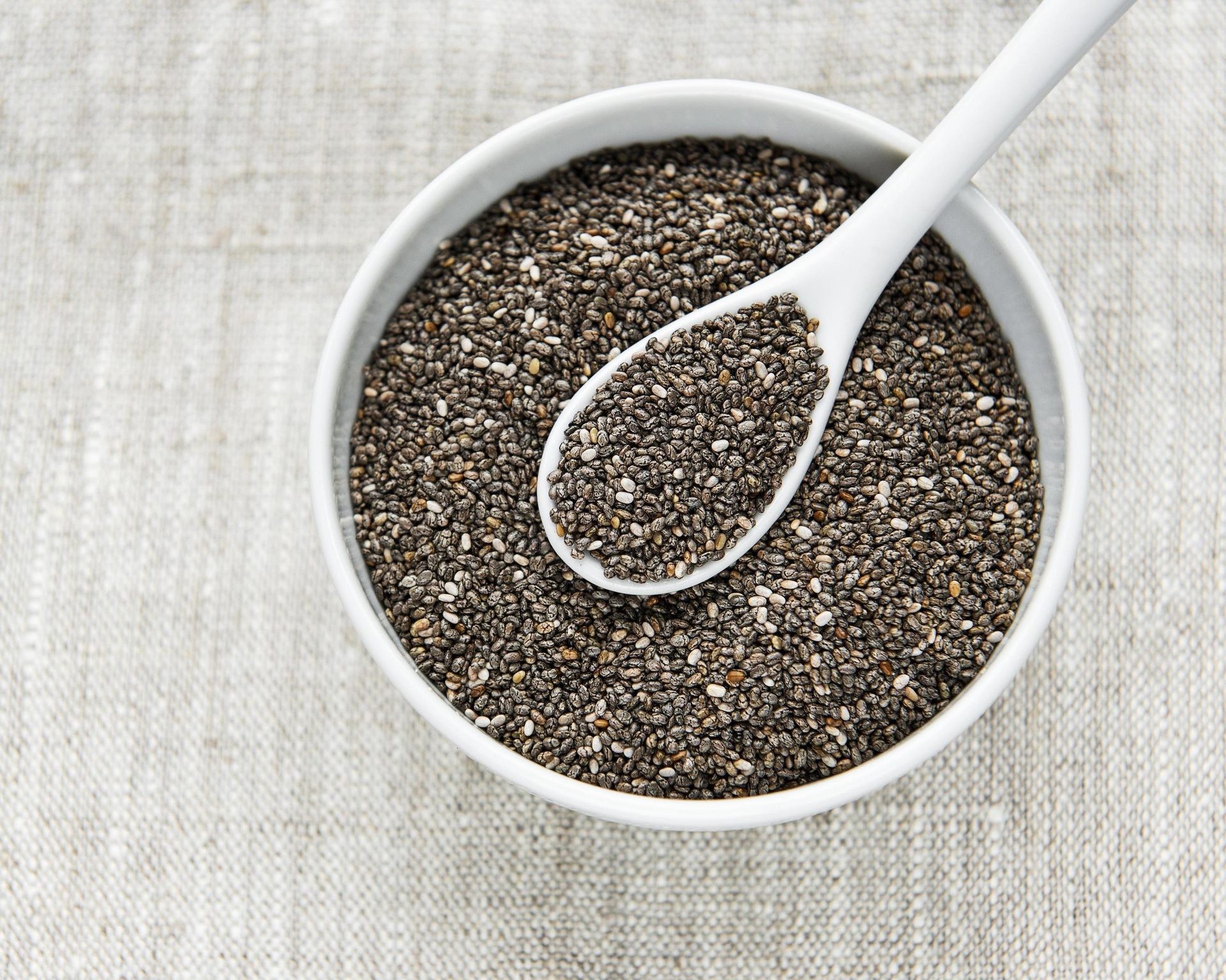 chia-seeds-on-a-table-free-photo-1784914376.jpg