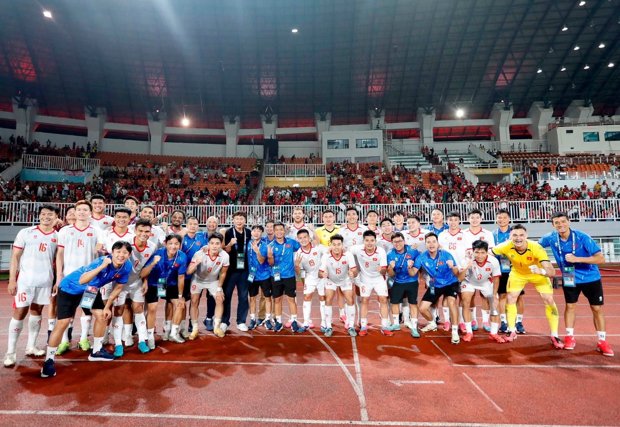 bang-xep-hang-asean-cup-2026-moi-nhat-dt-viet-nam-len-dinh-bang-a-indonesia-lach-khe-cua-hep-2-1785815875.jpg