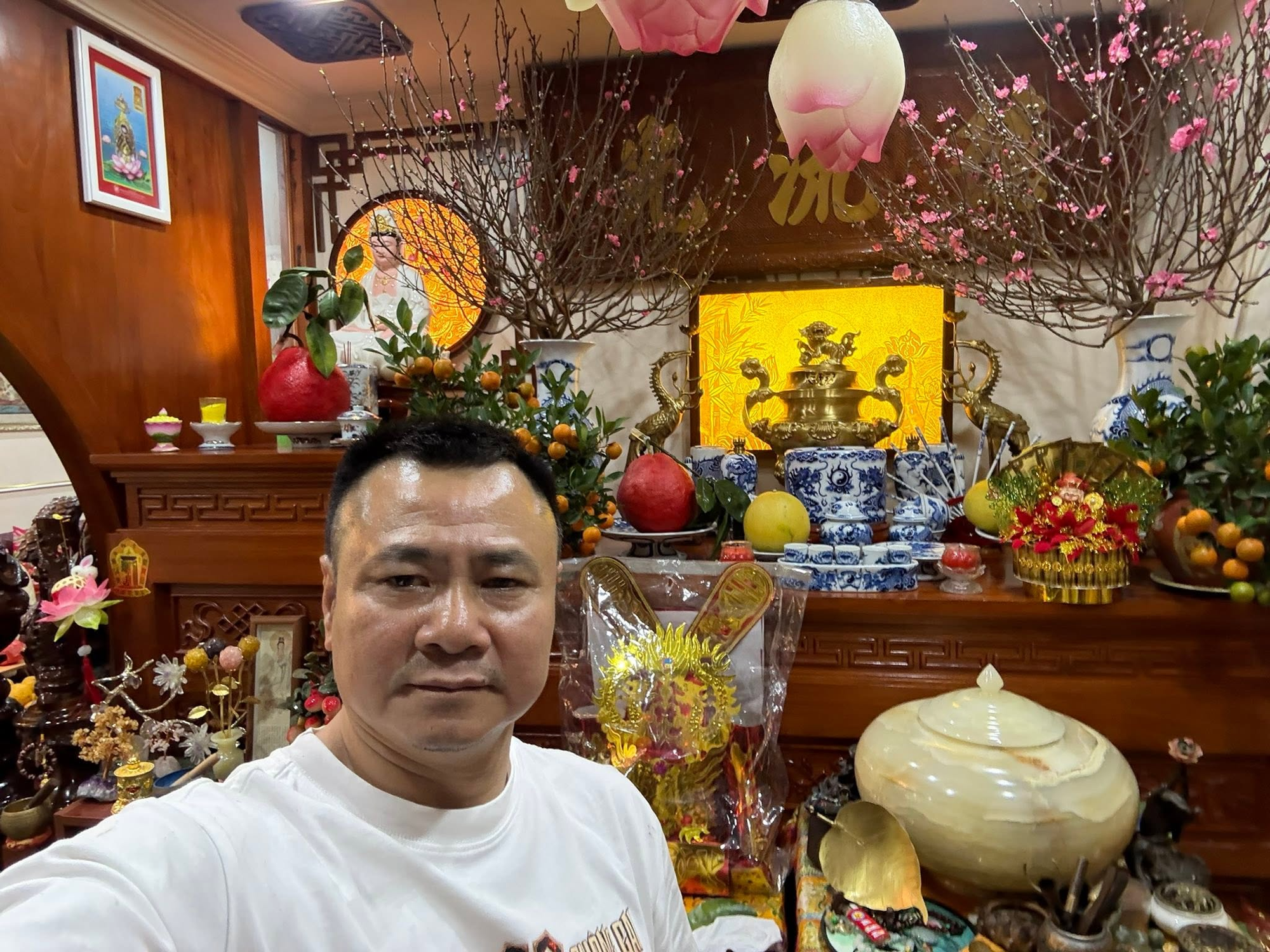 7ben-trong-can-nha-o-que-cua-giam-doc-nha-hat-cheo-quan-doi-tu-long-co-gi-8-1786439149.png