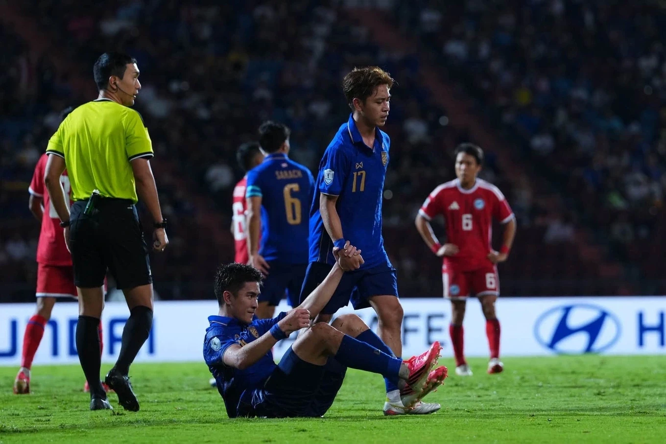 thai-lan-vao-chung-ket-asean-cup-2026-du-cau-thu-lap-ky-luc-phan-luoi-nha-cho-tai-dau-viet-nam-1-1787111409.webp