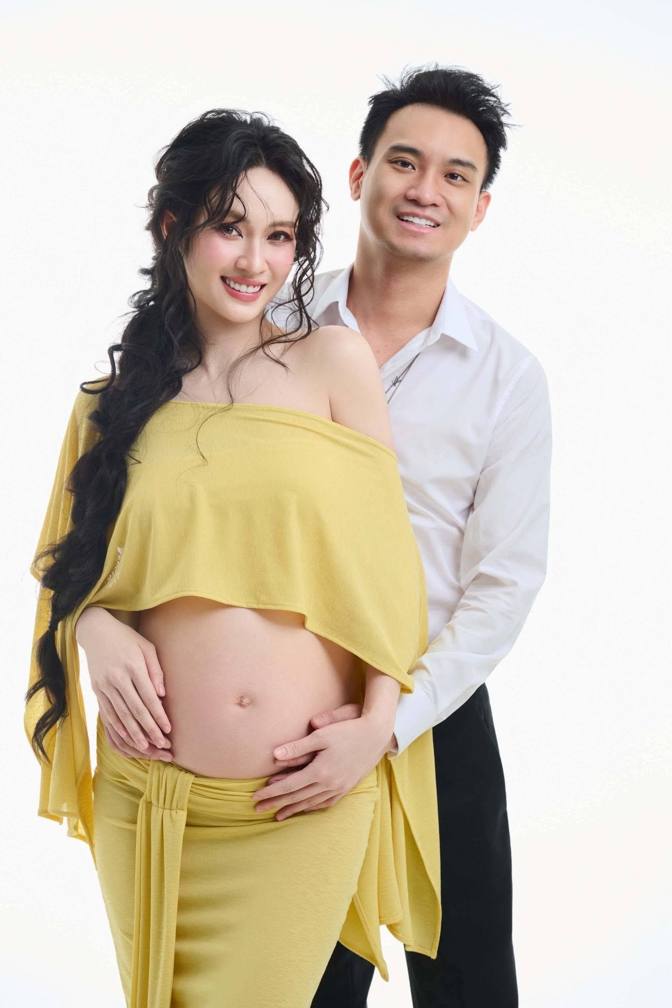 vu-thuy-quynh-dua-con-gai-di-su-kien-diep-lam-anh-viet-tam-thu-luc-nua-dem-5-1789372070.jpg