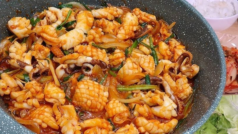 muc-xao-bien-tau-du-vi-cong-thuc-don-gian-cho-bua-com-them-hap-dan