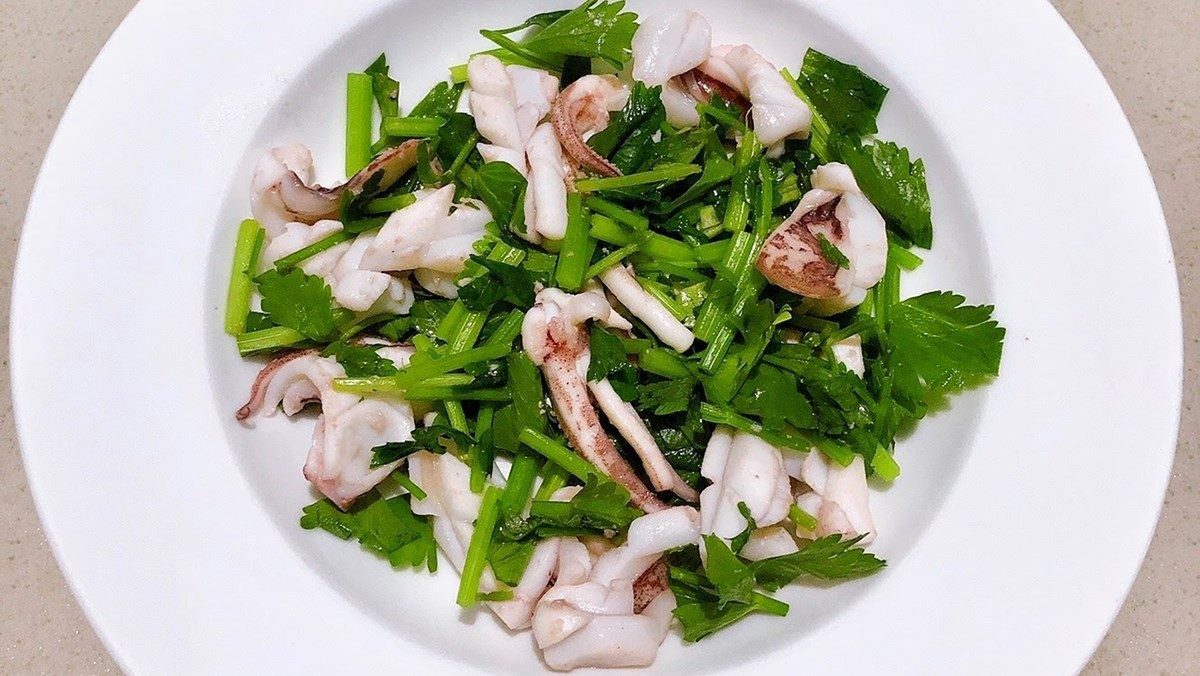 muc-xao-bien-tau-du-vi-cong-thuc-don-gian-cho-bua-com-them-hap-dan