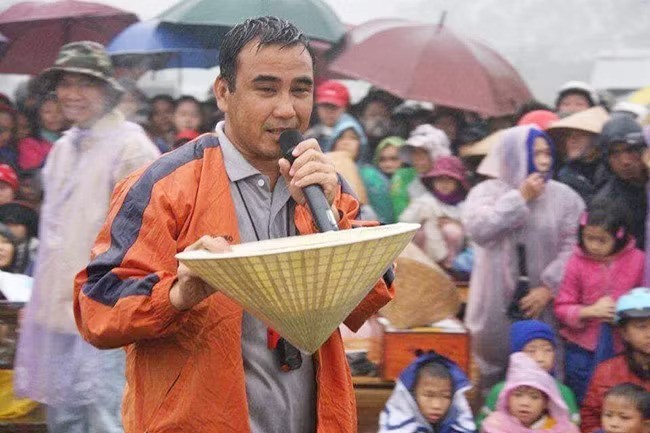 quyen-linh-va-loat-bien-co-nam-mc-hai-lan-keu-cuu-vi-bi-bao-luc-mang-2-1790567538.jpg